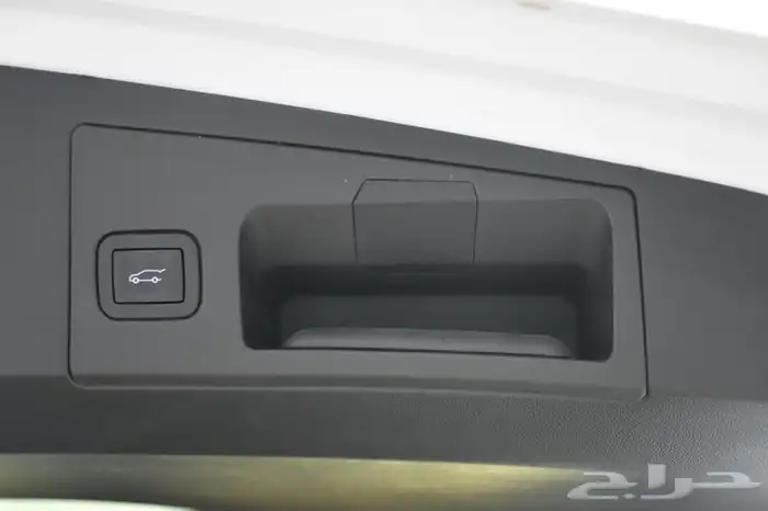 جيب كاديلالك XT5بحاله الجديد بدون حوادث او رش 44