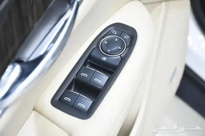 جيب كاديلالك XT5بحاله الجديد بدون حوادث او رش 50