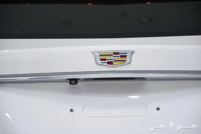 جيب كاديلالك XT5بحاله الجديد بدون حوادث او رش 20