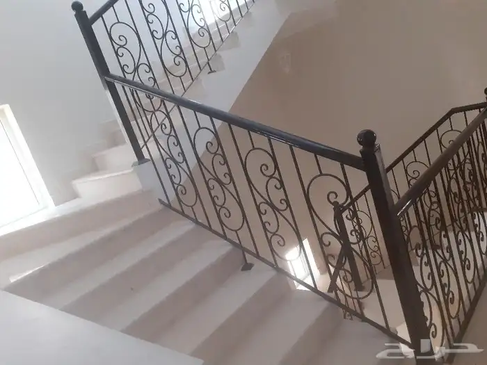 ورشه تعز الشرقيه للحداده والالمنيوم 72