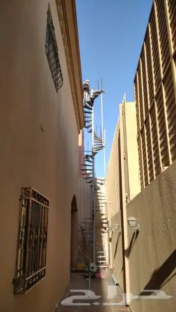 ورشه تعز الشرقيه للحداده والالمنيوم 66