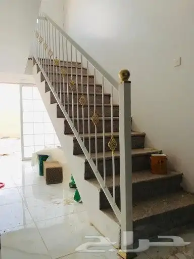 ورشه تعز الشرقيه للحداده والالمنيوم 60