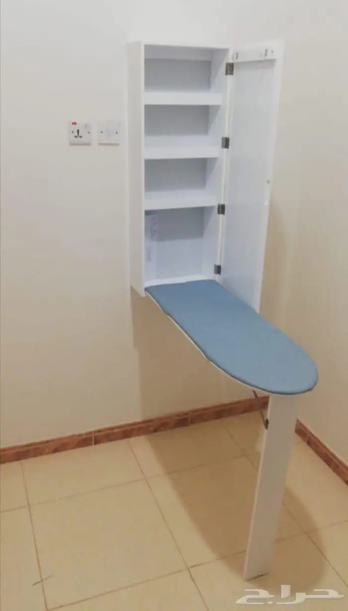 طاولة مخصصه للكوي مع دولاب 3