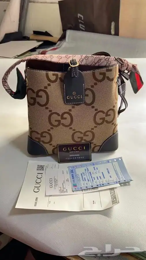 شنط. ماركات. سعر جمله الجملة صاحب المحلات والموقع الكتروني 69