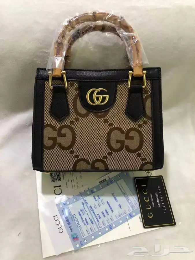 شنط. ماركات. سعر جمله الجملة صاحب المحلات والموقع الكتروني 96