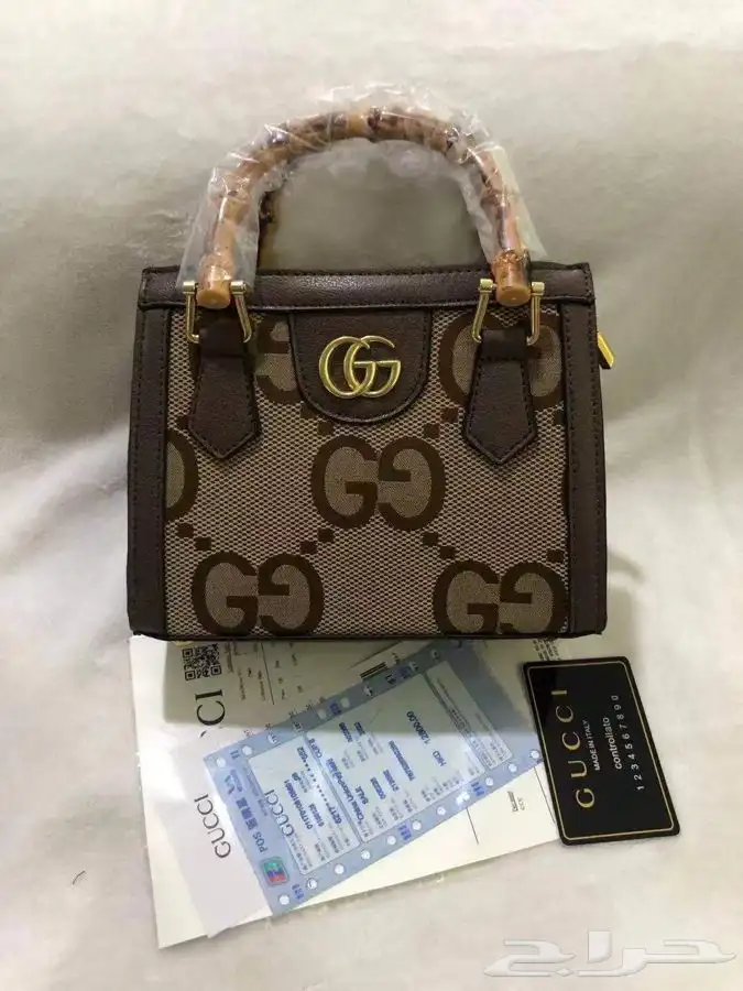 شنط. ماركات. سعر جمله الجملة صاحب المحلات والموقع الكتروني 98