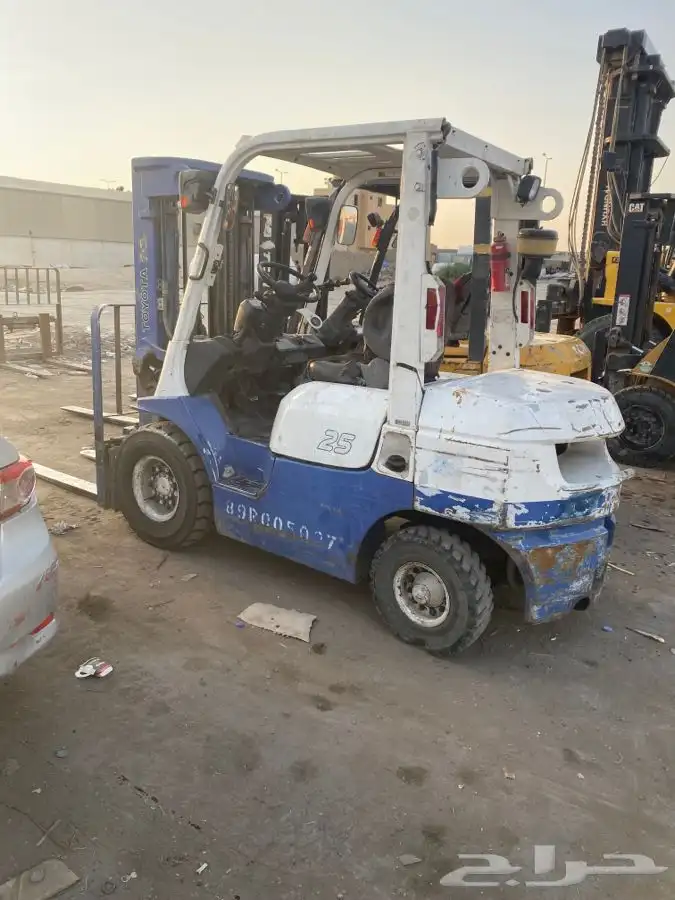 لتاجير رافعات شوكية وكرينات في انحا الرياض 22
