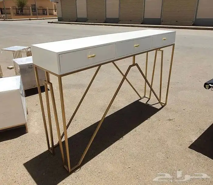 ورشه تفصيل طاولات ومداخل حسب طلب العميل ويوجد توصيل 12