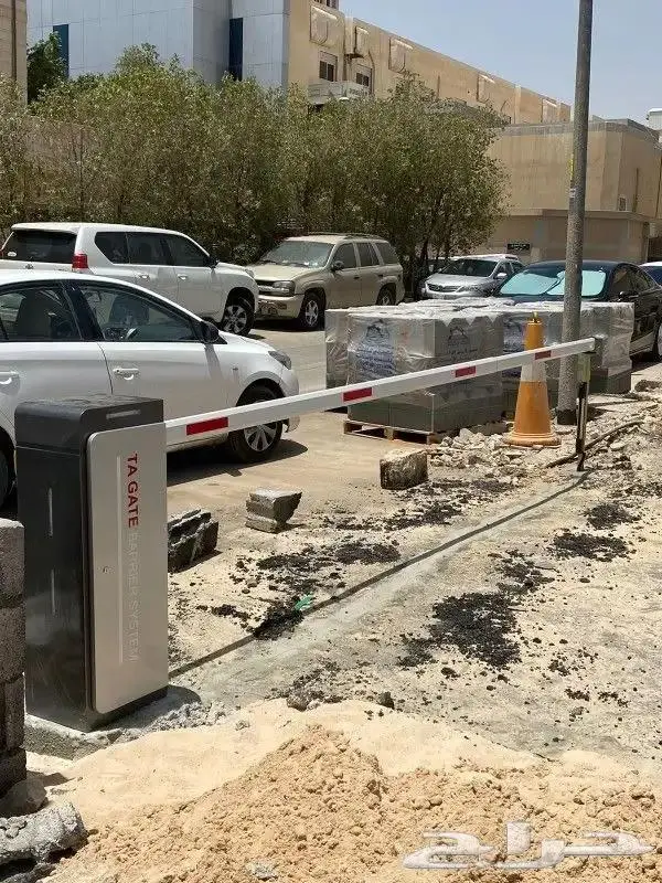 بوابة للتحكم في مرور السيارات دخول وخروج 7