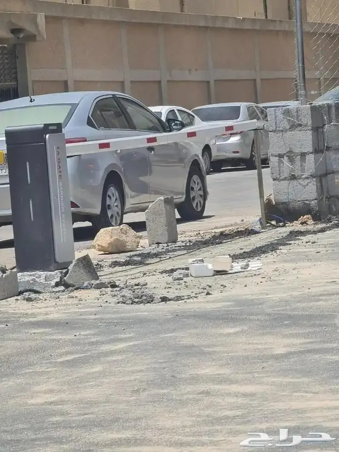 بوابة للتحكم في مرور السيارات دخول وخروج 8