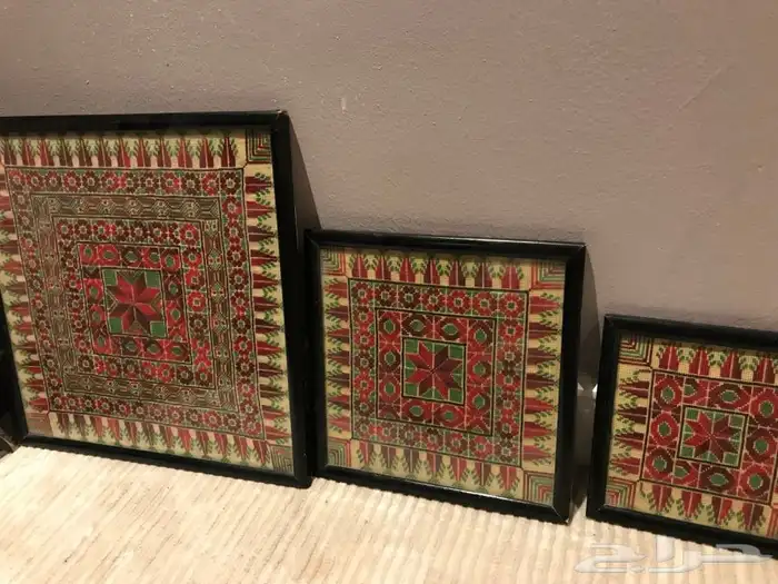 3 لوحات بداخلها نقشات يدوية 11