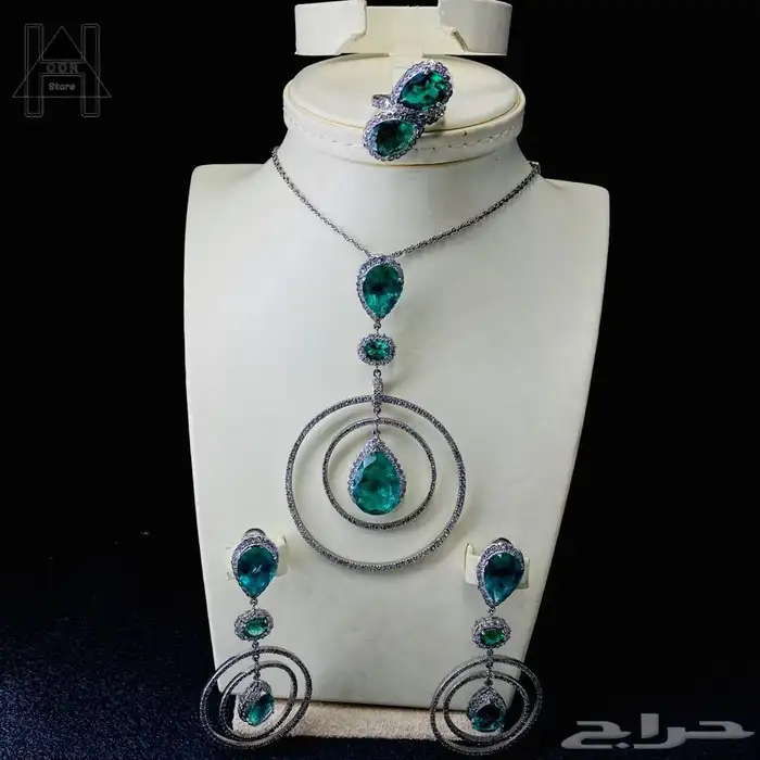 طقم فضة (Silver) عيار 925 إسترليني بأحجار زمرد أخضر وزركون 0