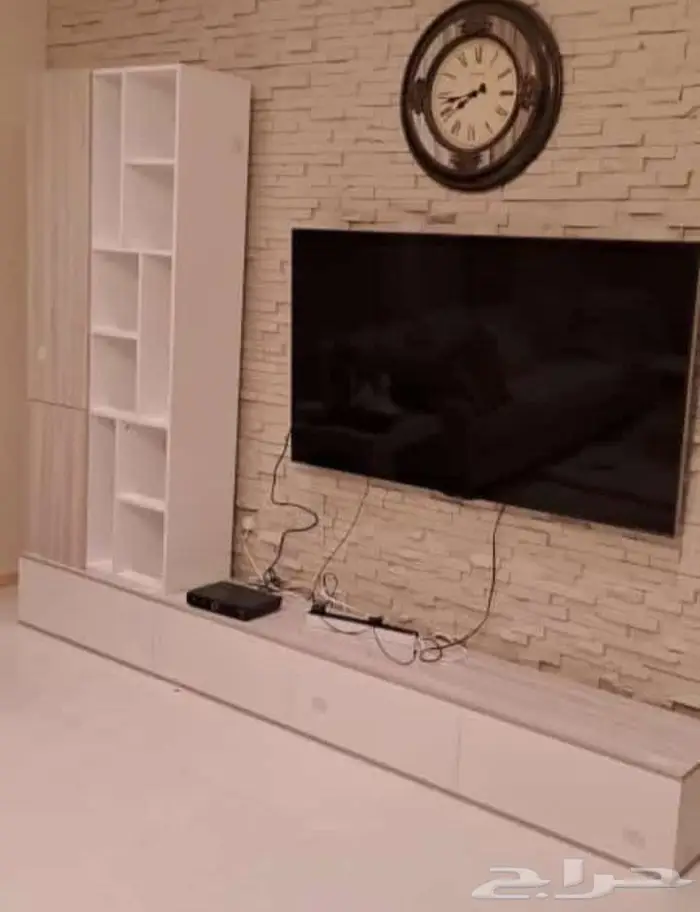 طاولة وديكور شاشه بعدة ألوان بالكرتون جديد وشحن مجاني 24