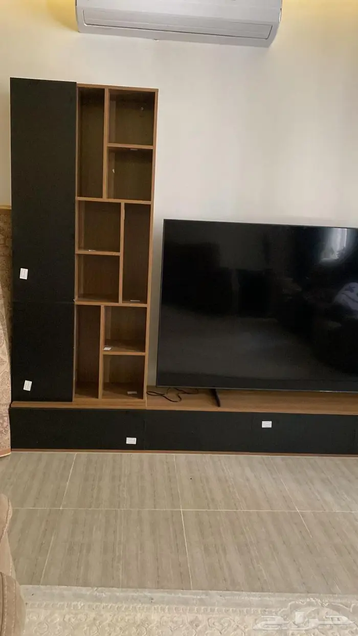 طاولة وديكور شاشه بعدة ألوان بالكرتون جديد وشحن مجاني 30