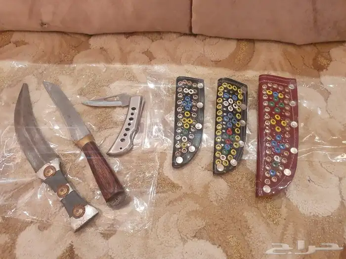 سكين وخنجر وجراب قديم 0