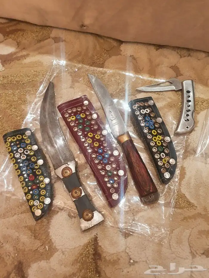 سكين وخنجر وجراب قديم 14
