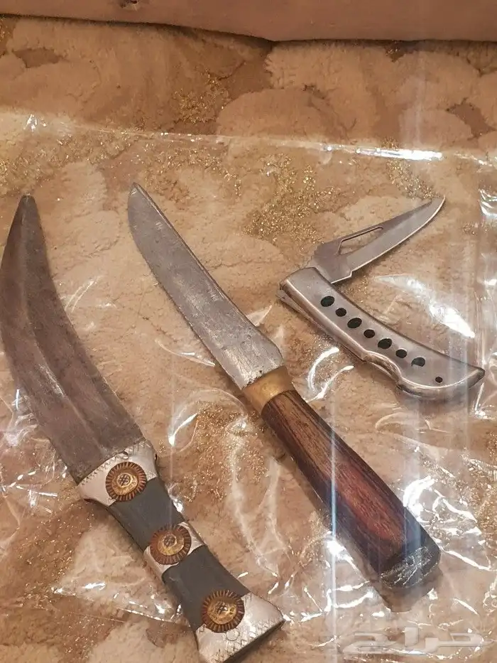 سكين وخنجر وجراب قديم 13