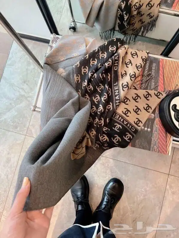 شنط وشوزات وسكارفات درجه اولى 20