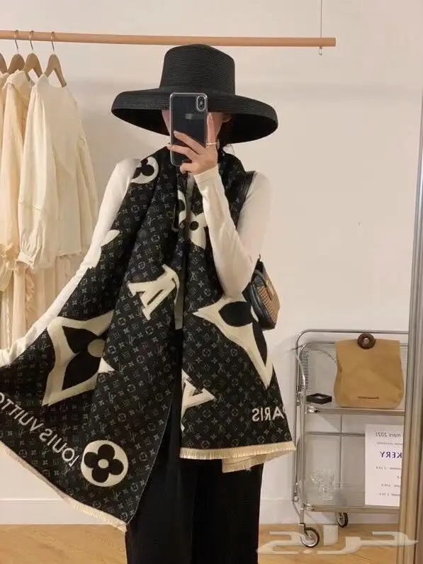 شنط وشوزات وسكارفات درجه اولى 26