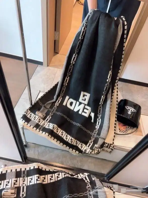 شنط وشوزات وسكارفات درجه اولى 14