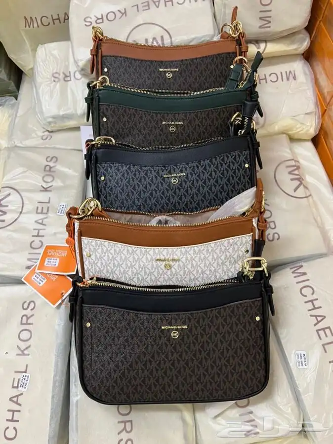 شنط وشوزات وسكارفات درجه اولى 77