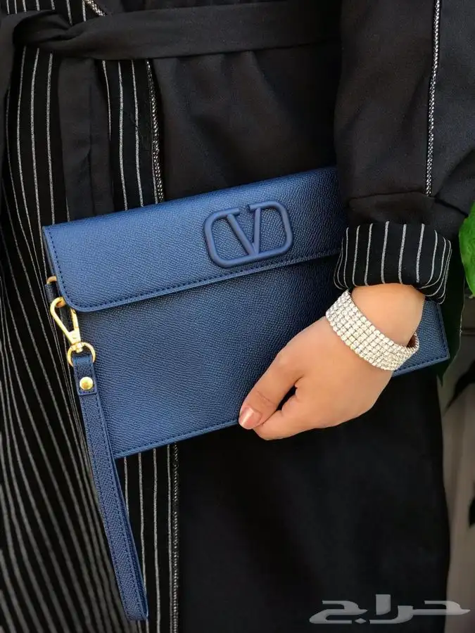 شنط وشوزات وسكارفات درجه اولى 88