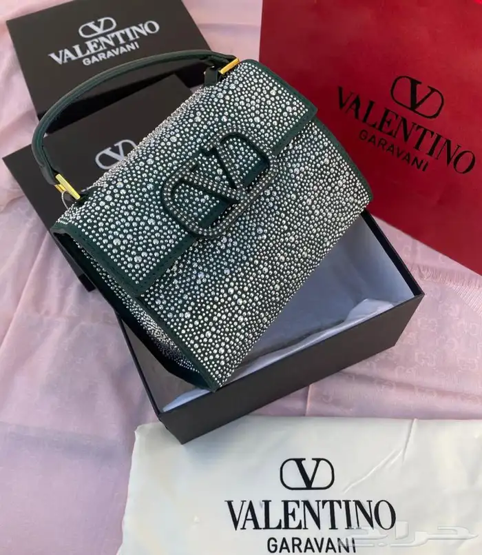 شنط وشوزات وسكارفات درجه اولى 67