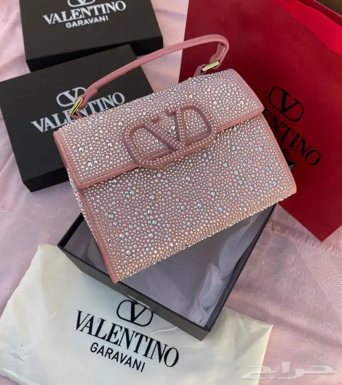 شنط وشوزات وسكارفات درجه اولى 89