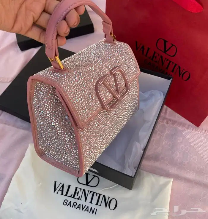 شنط وشوزات وسكارفات درجه اولى 66