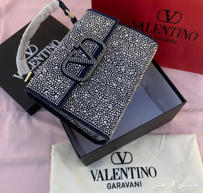 شنط وشوزات وسكارفات درجه اولى 95