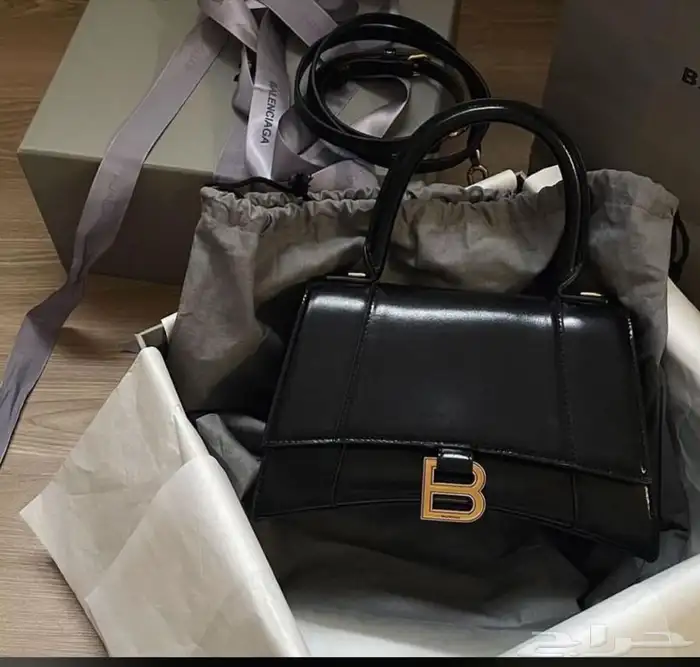 شنط وشوزات وسكارفات درجه اولى 75