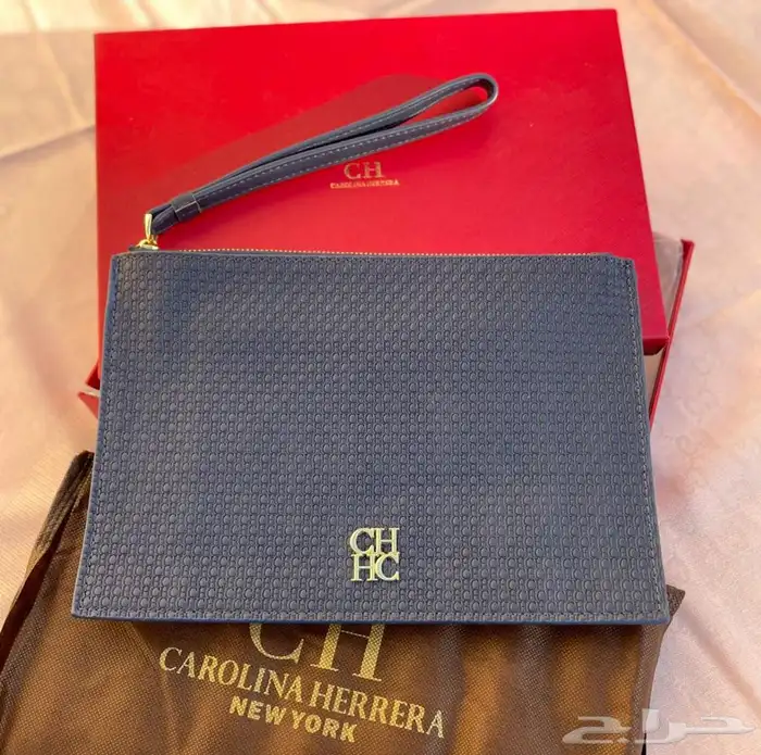 شنط وشوزات وسكارفات درجه اولى 96