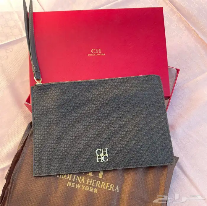 شنط وشوزات وسكارفات درجه اولى 99