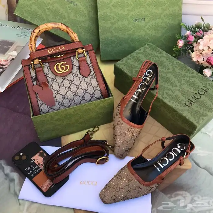 شنط وشوزات وسكارفات درجه اولى 55