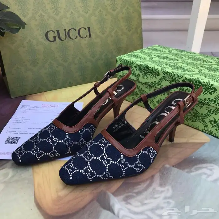 شنط وشوزات وسكارفات درجه اولى 42