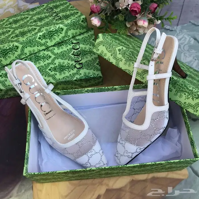 شنط وشوزات وسكارفات درجه اولى 36