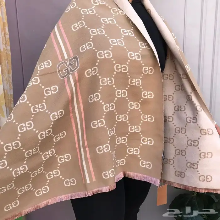 شنط وشوزات وسكارفات درجه اولى 83