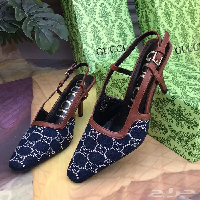 شنط وشوزات وسكارفات درجه اولى 37