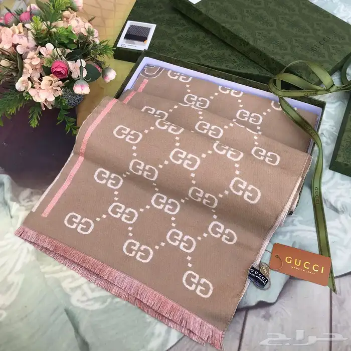 شنط وشوزات وسكارفات درجه اولى 87