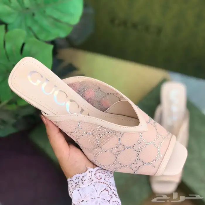 شنط وشوزات وسكارفات درجه اولى 39