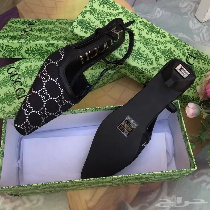 شنط وشوزات وسكارفات درجه اولى 31