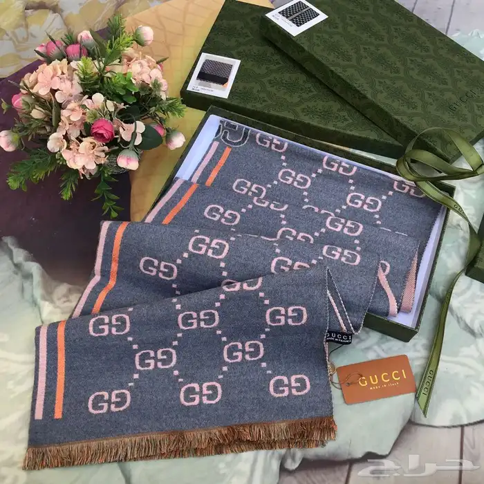 شنط وشوزات وسكارفات درجه اولى 86