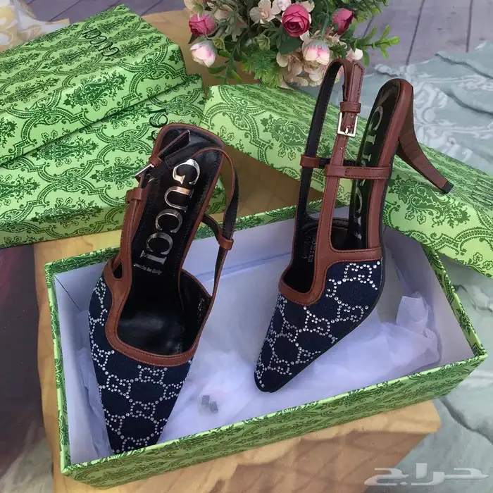 شنط وشوزات وسكارفات درجه اولى 34