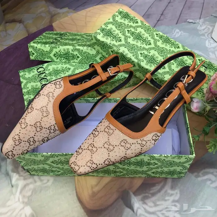 شنط وشوزات وسكارفات درجه اولى 46