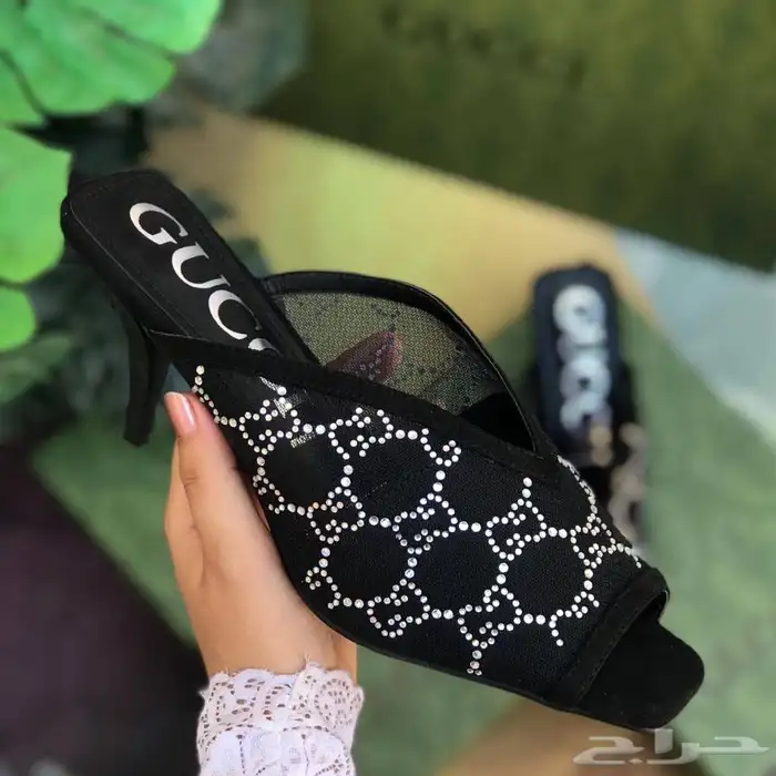 شنط وشوزات وسكارفات درجه اولى 35