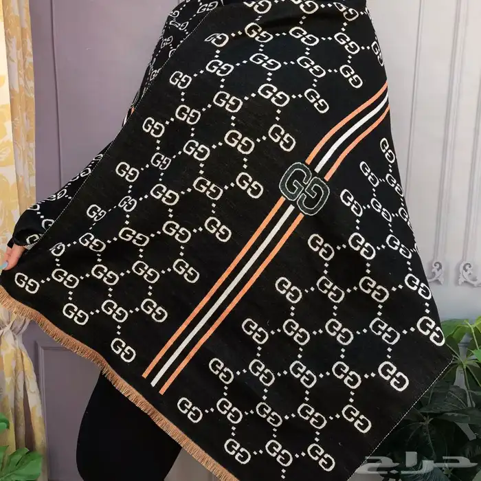 شنط وشوزات وسكارفات درجه اولى 85