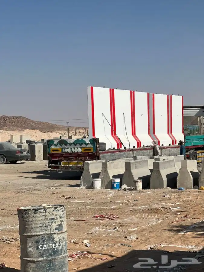 حواجز خرسانية صبات قواعد مصدات 21