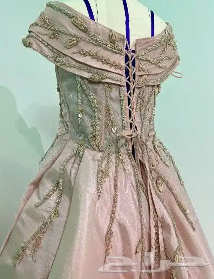 فستان زواج وملكه ومسكه وحذاء 4