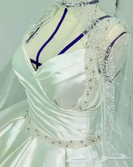 فستان زواج وملكه ومسكه وحذاء 0