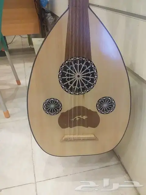 عود موسيقي شعبي طربي ممتاز يساعد على العزف 1